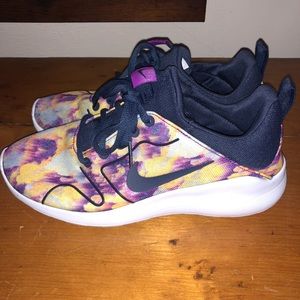 Women’s Nike sneakers